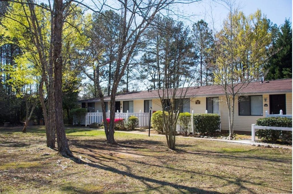 Single-story apartment buildings among mature trees, Jonesboro, Georgia